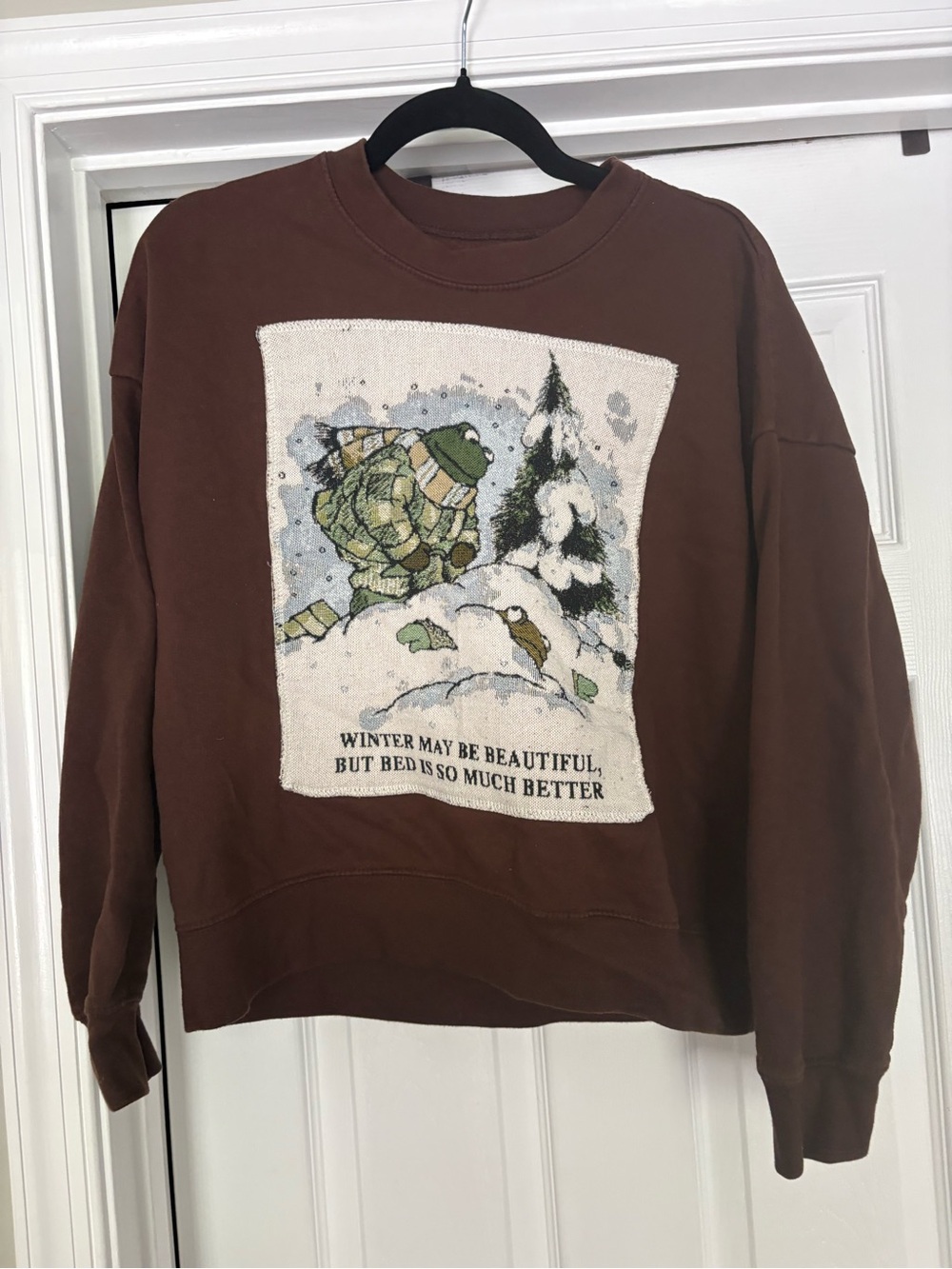 Women’s Crewneck Sweatshirt in Brown with Winter Graphic